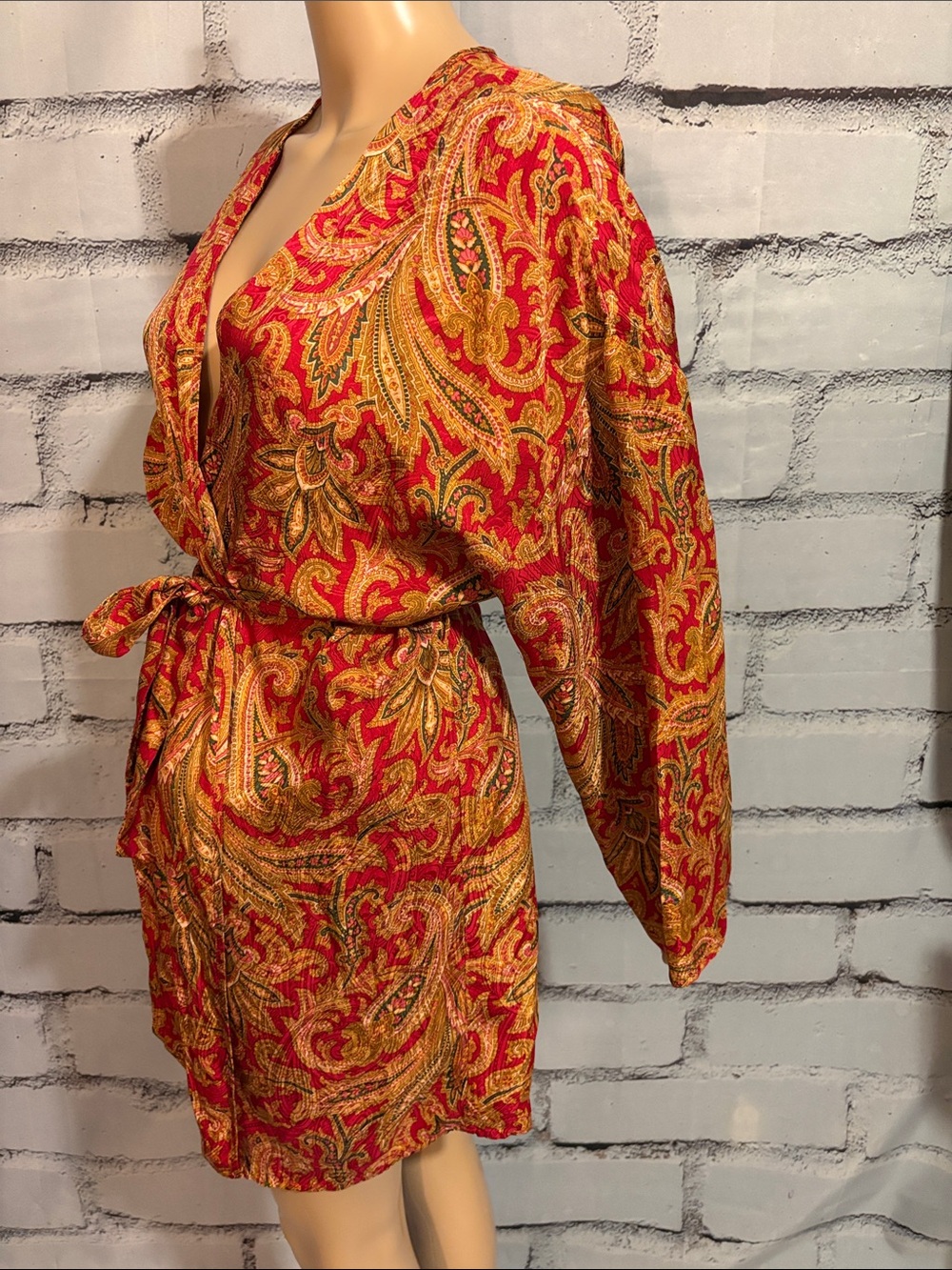 STUNNING Vintage Victoria’s Secret 100% Silk Red Paisley Print Robe Size M/L